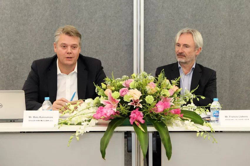 　阿特拉斯·科普柯集团总裁兼首席执行官Mats Rahmström(左)与陪同访问的阿特拉斯·科普柯(中国)投资有限公司副总裁Francis Liekens(右)