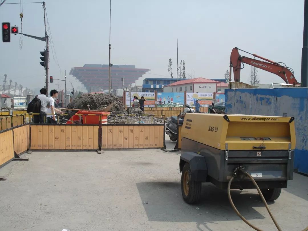 阿特拉斯移动空压机参与上海世博会道路施工